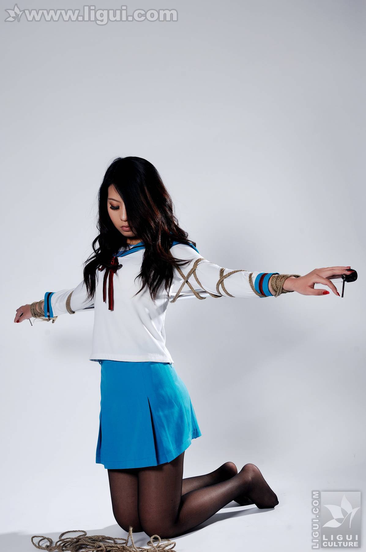 新模特左左 丽柜模特套图  丝袜美腿套图