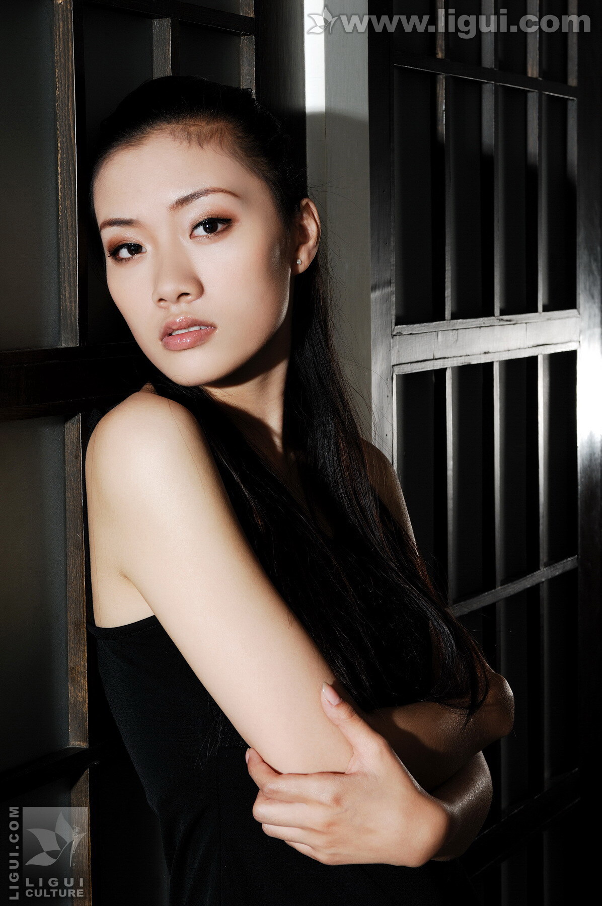 Ligui 黑暗中的诱惑身躯 丽贵09套图打包