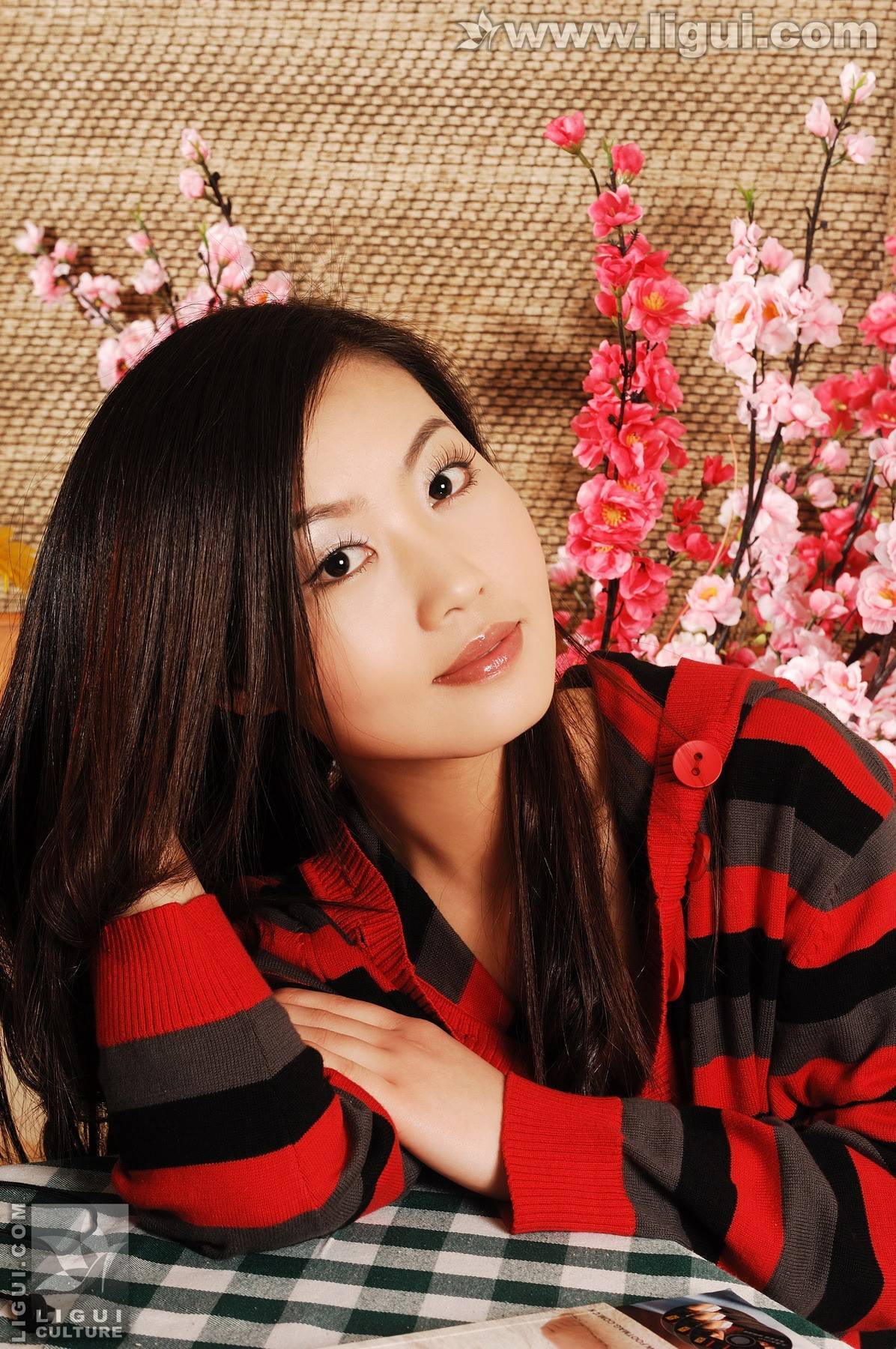 小璐璐之居家风情美足踩踏展示 丽贵ligui丝袜套图