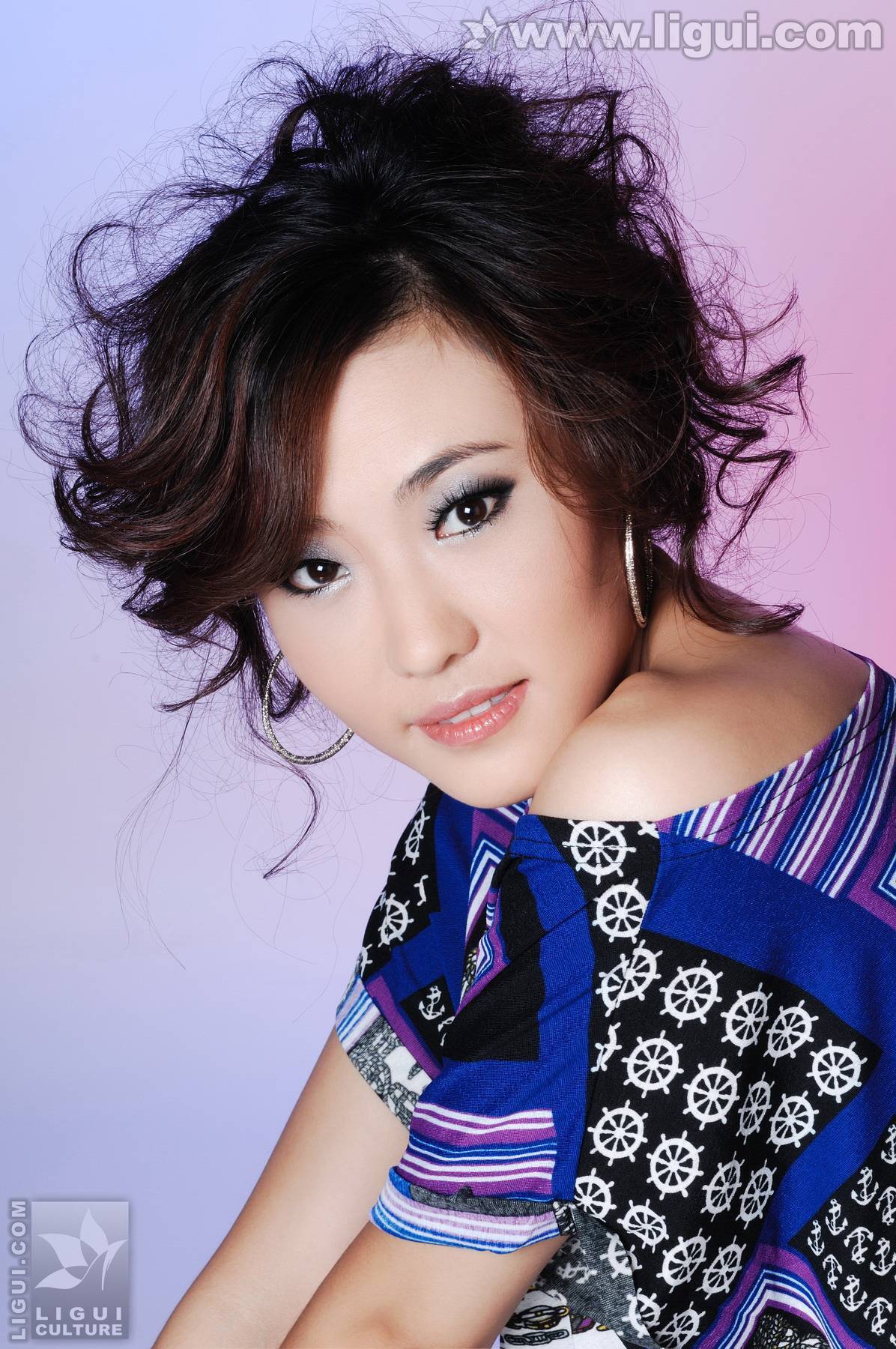 美丽白雪之美足淋漓体现：model白雪 丽贵丝袜美女图片