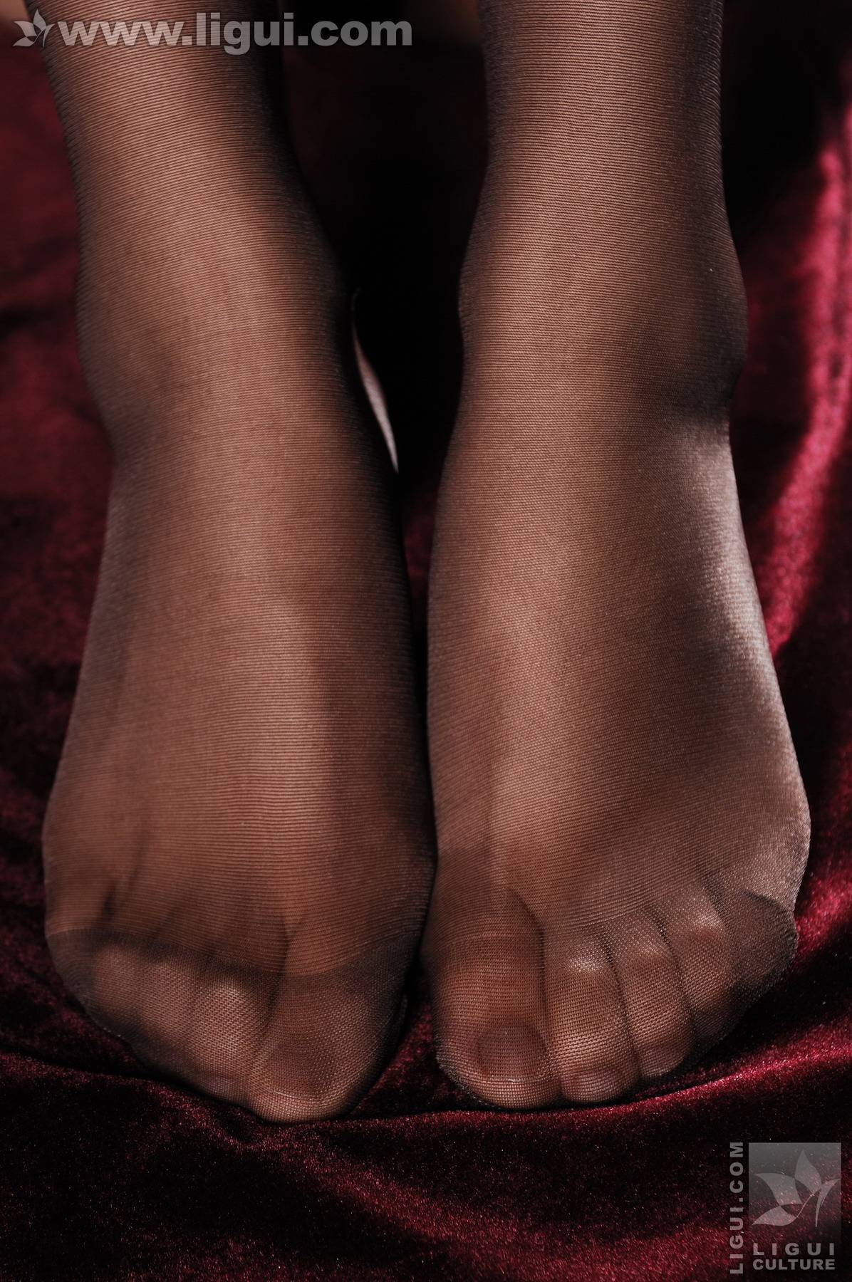 聚光灯下的天鹅之丝丝诱惑：model英子 丽柜ligui套图