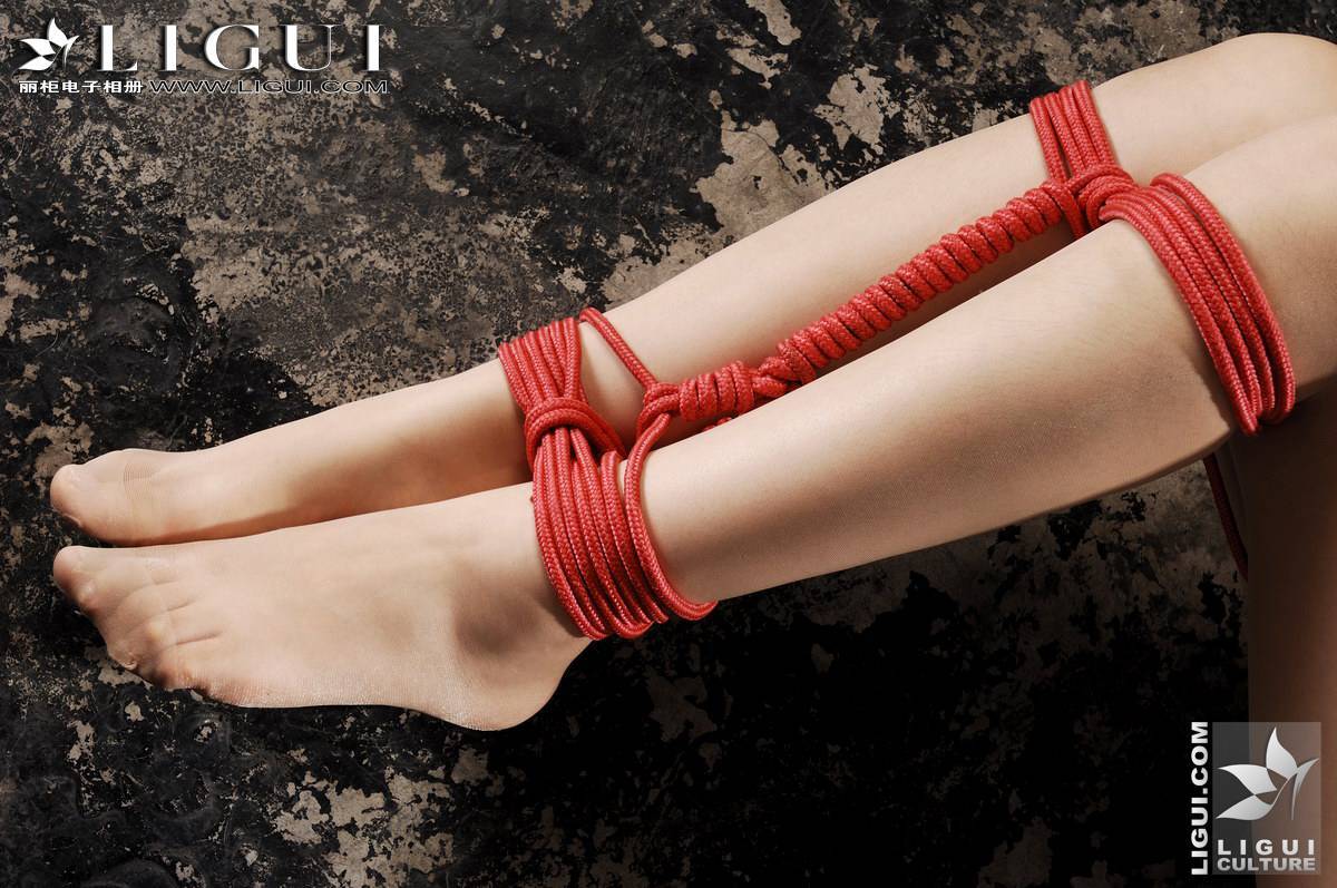 性感小護士遭綁架 Model 文靜 丽柜套图