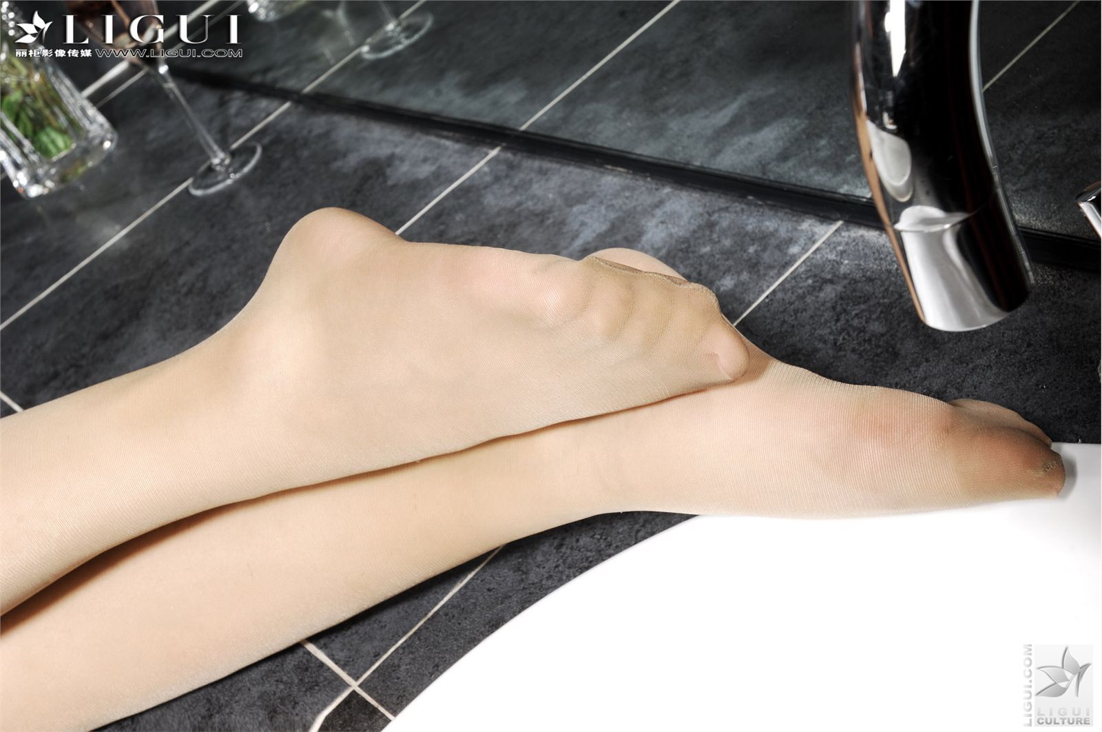 美女护士浴室嬉情 Model 英子 丽柜套图