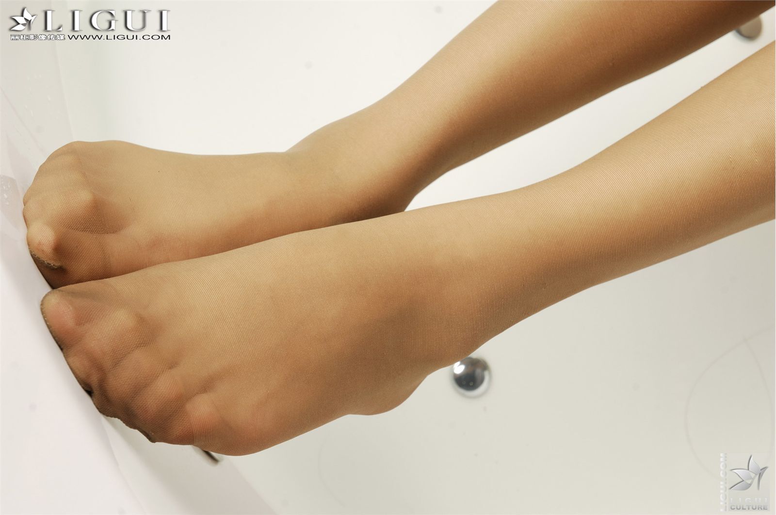 美女护士浴室嬉情 Model 英子 丽柜套图