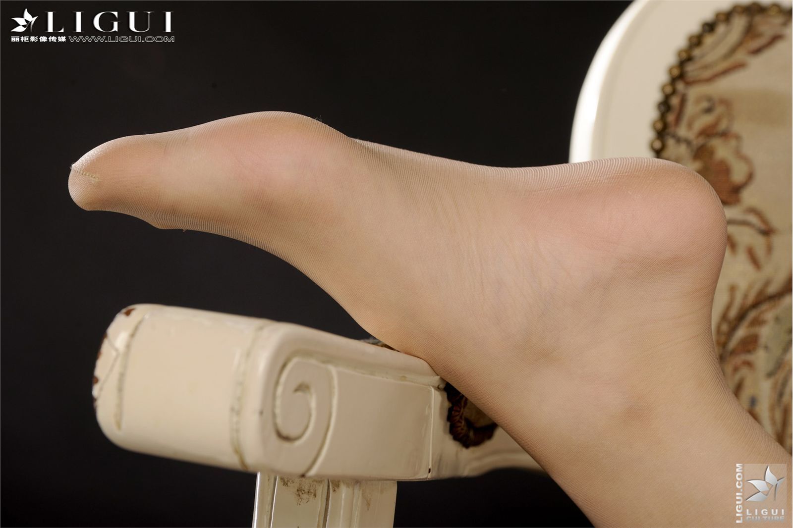 女秘书的诱人美丝 Tina 丽柜套图