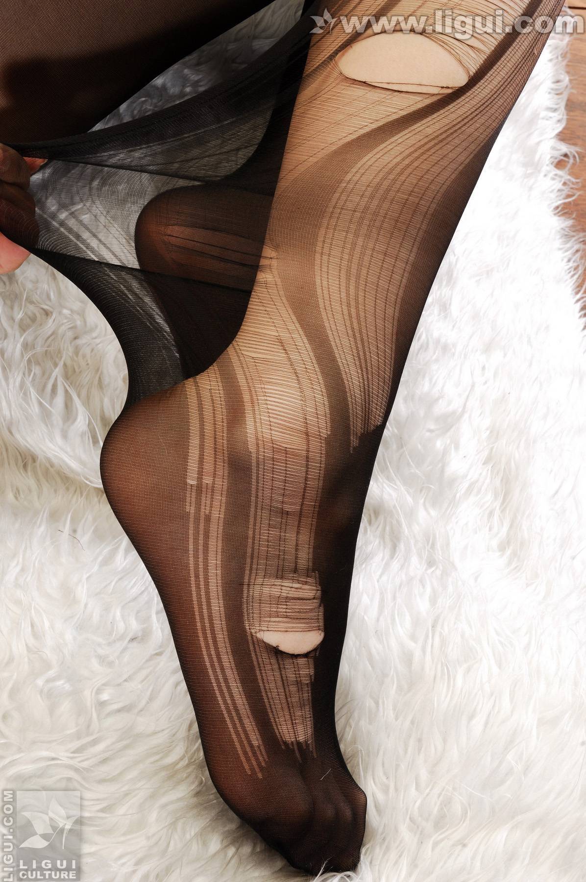 誘惑的美足展示絢麗奪目 Model TINA 丽柜套图