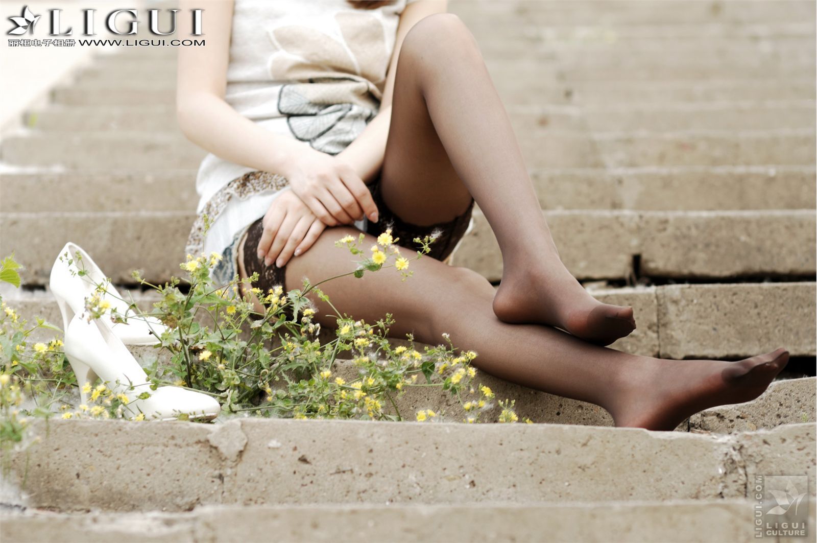 唯美的外景表演 Model vicky 丽柜套图