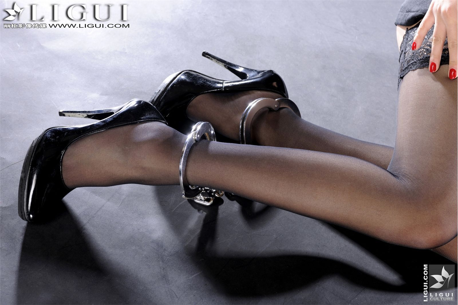 丽柜黑丝女警  Model 苏菲 丽柜套图