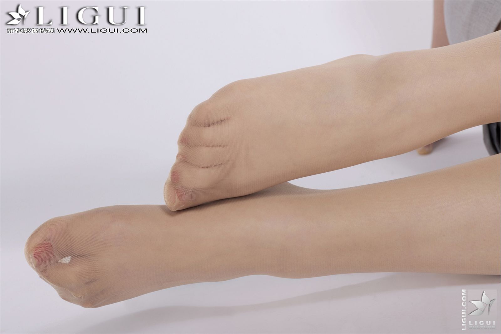 Model文靜 女教師的絲襪誘惑[LIGUI] 丽贵套图[06-10]