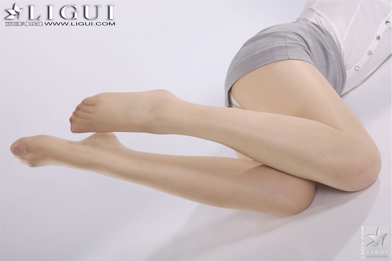 Model文靜 女教師的絲襪誘惑[LIGUI] 丽贵套图[06-10]