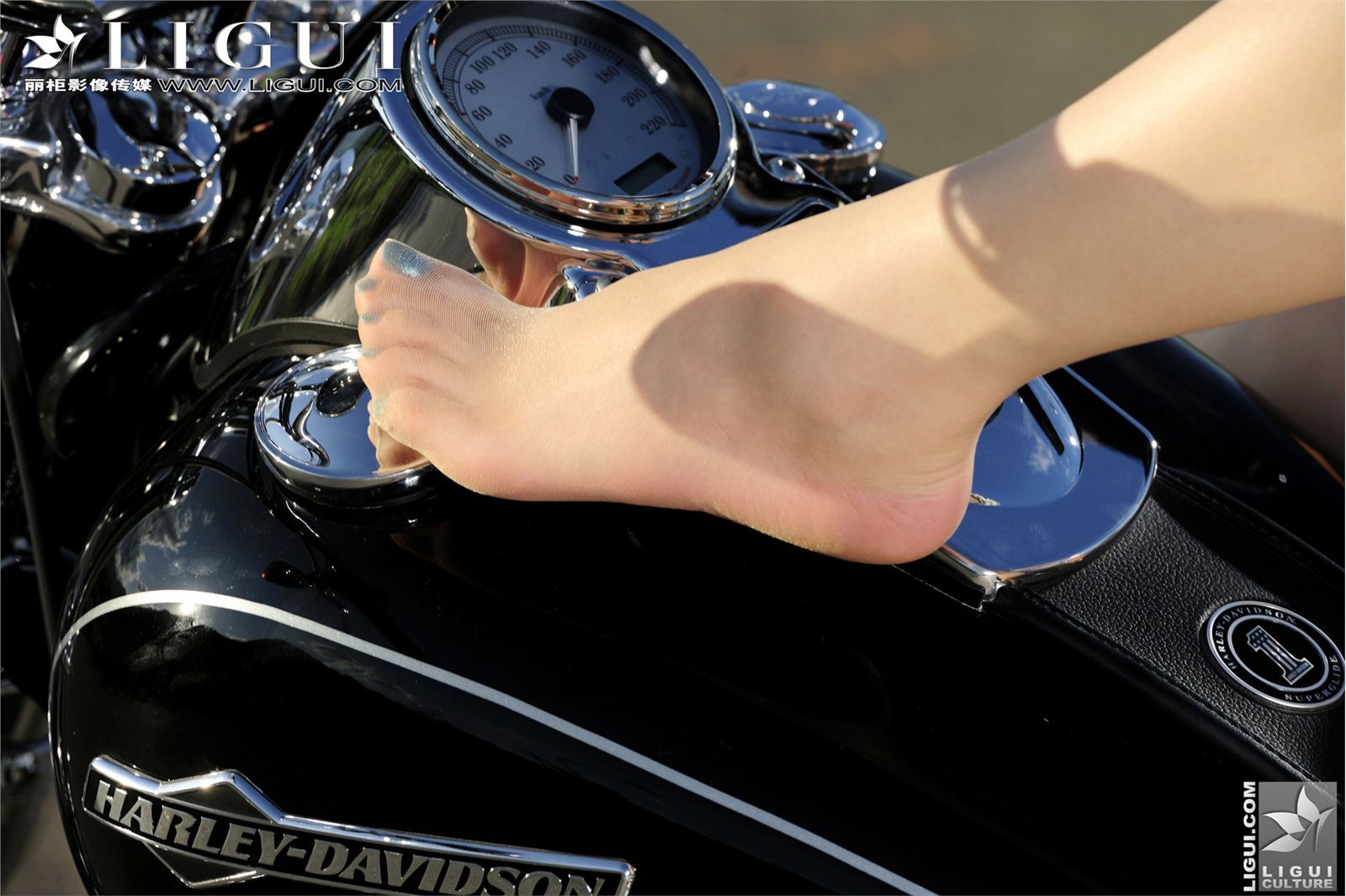 Motorcycle女郎 Model Cherry　[Ligui]丽柜 性感美女美腿高跟