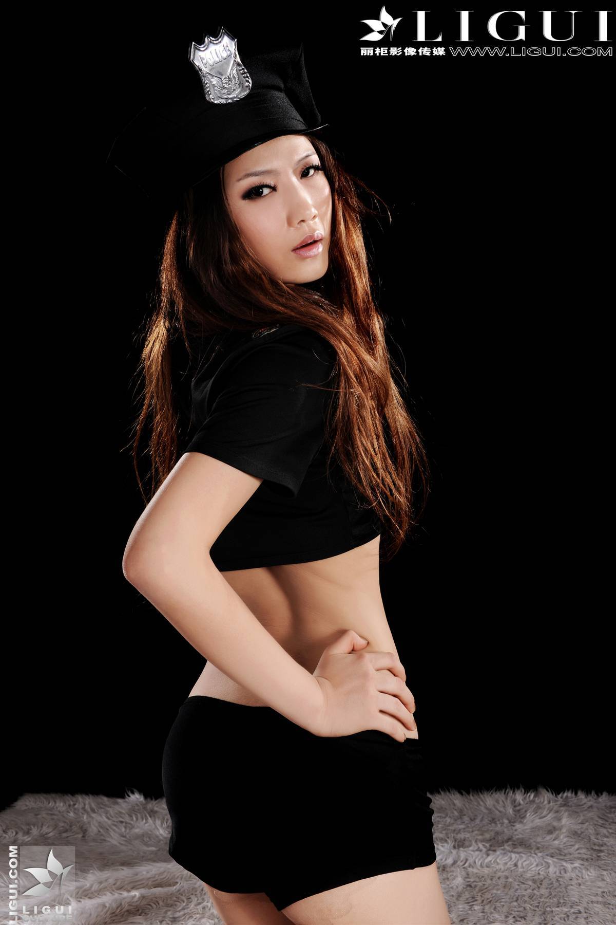 [麗櫃] 俏麗的女警 Model怡萱-2  经典模特套图