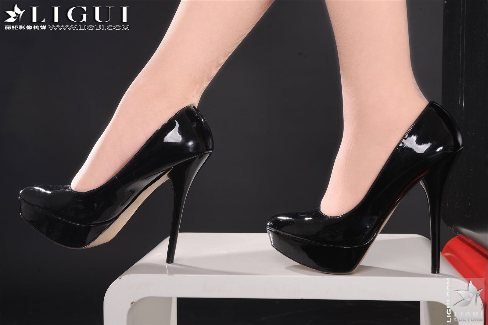 [Ligui] 丽柜 2011-12-30 新款性感女軍服 (上) - Model 文静