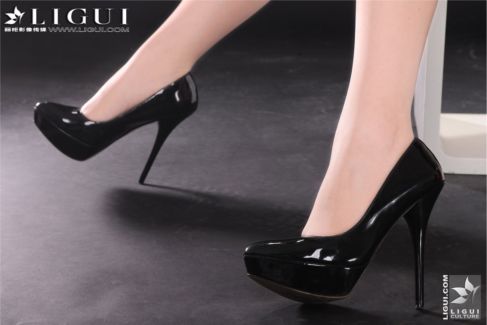 [Ligui] 丽柜 2011-12-30 新款性感女軍服 (上) - Model 文静