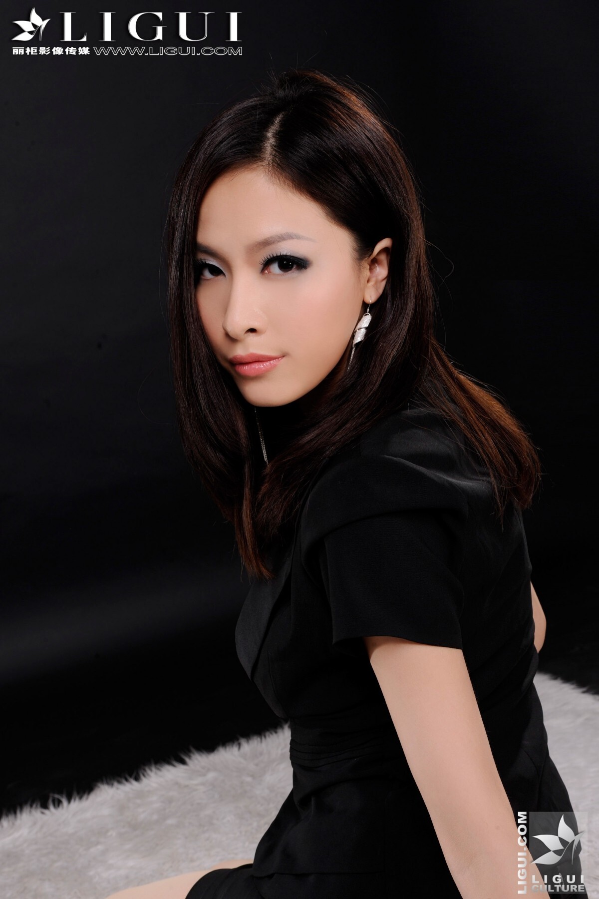 白领丽人的诱惑--雪儿 下  [Ligui]丽柜丝袜美女套图资源站