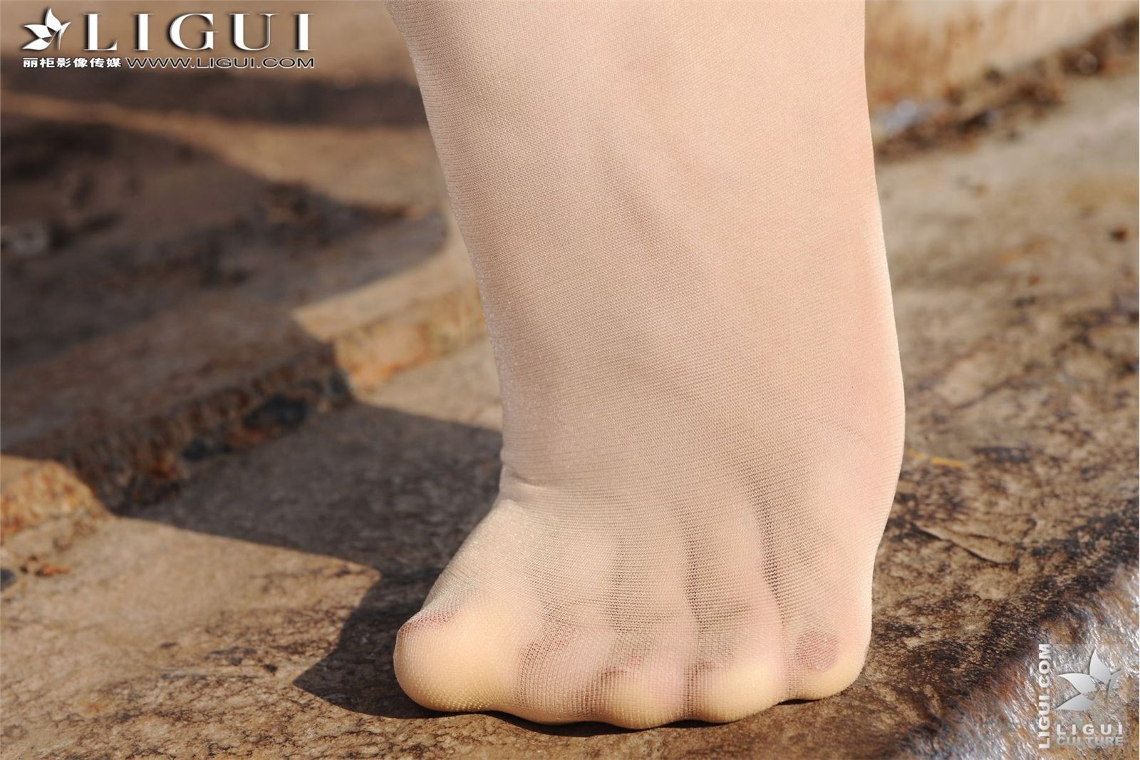 [丽柜] ligui  小镇火车站的美腿诱惑 Model-文欣 下