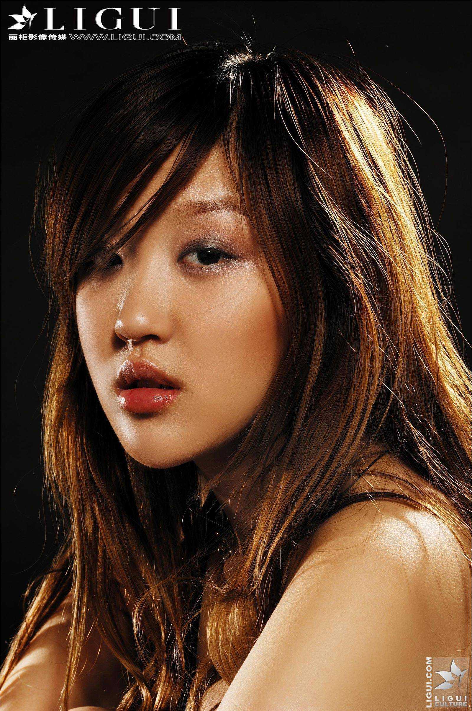 [Ligui丽柜] 美足系列 Model C C 国产性感美女图片