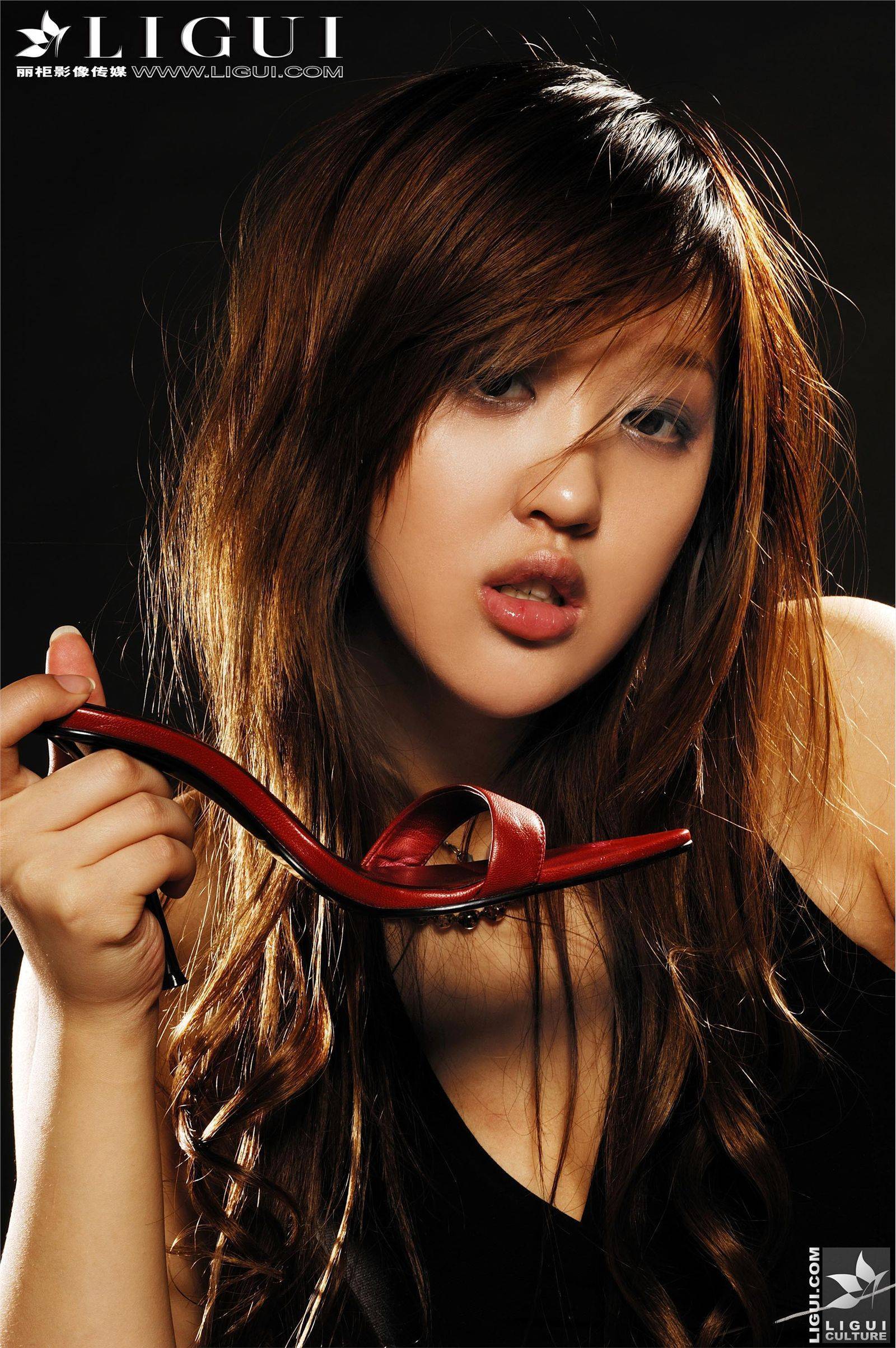 [Ligui丽柜] 美足系列 Model C C 国产性感美女图片