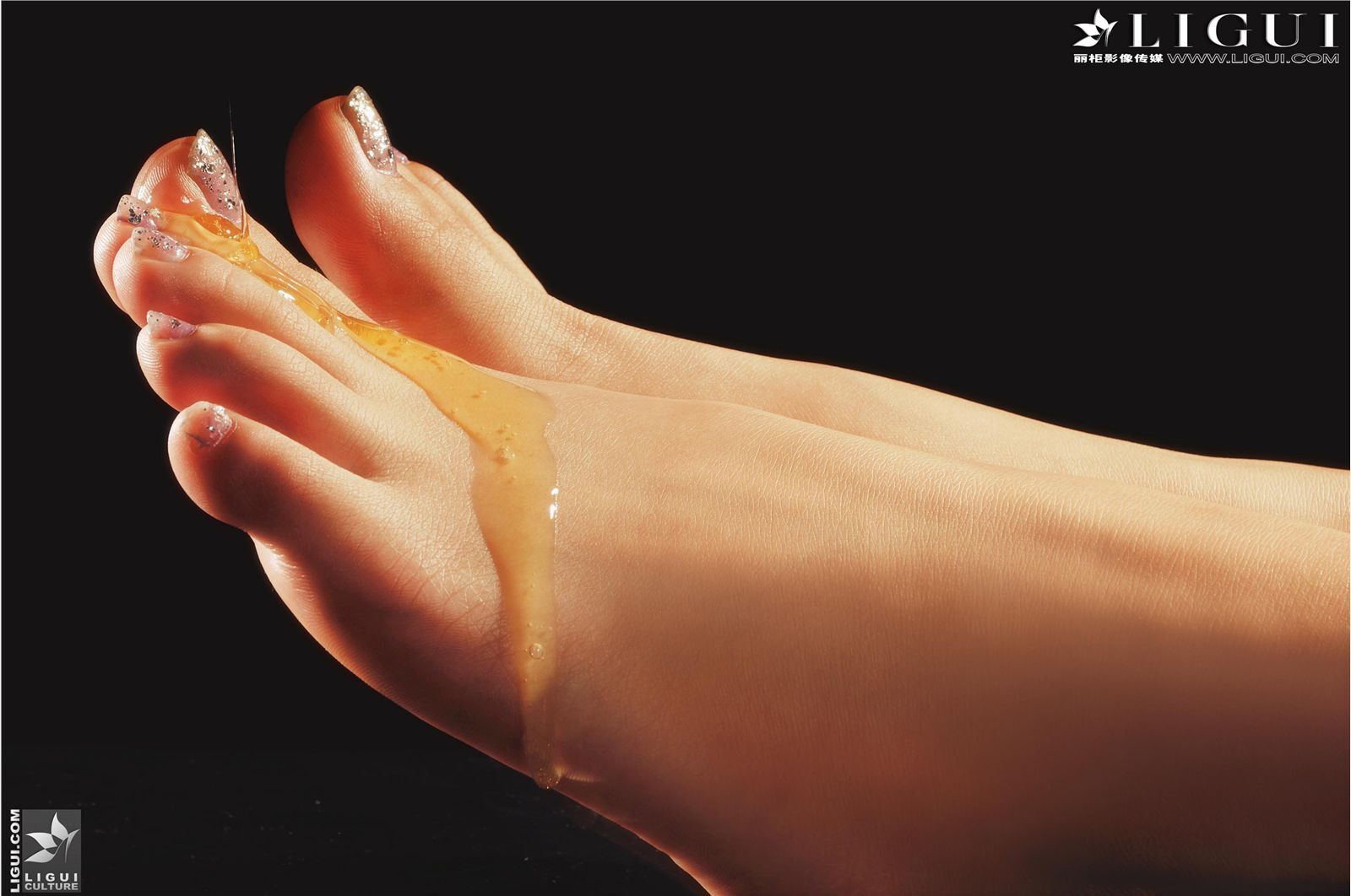 [Ligui丽柜] 美足系列 Model C C 国产性感美女图片