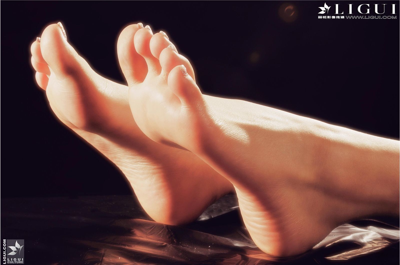 [Ligui丽柜] 美足系列 Model C C 国产性感美女图片