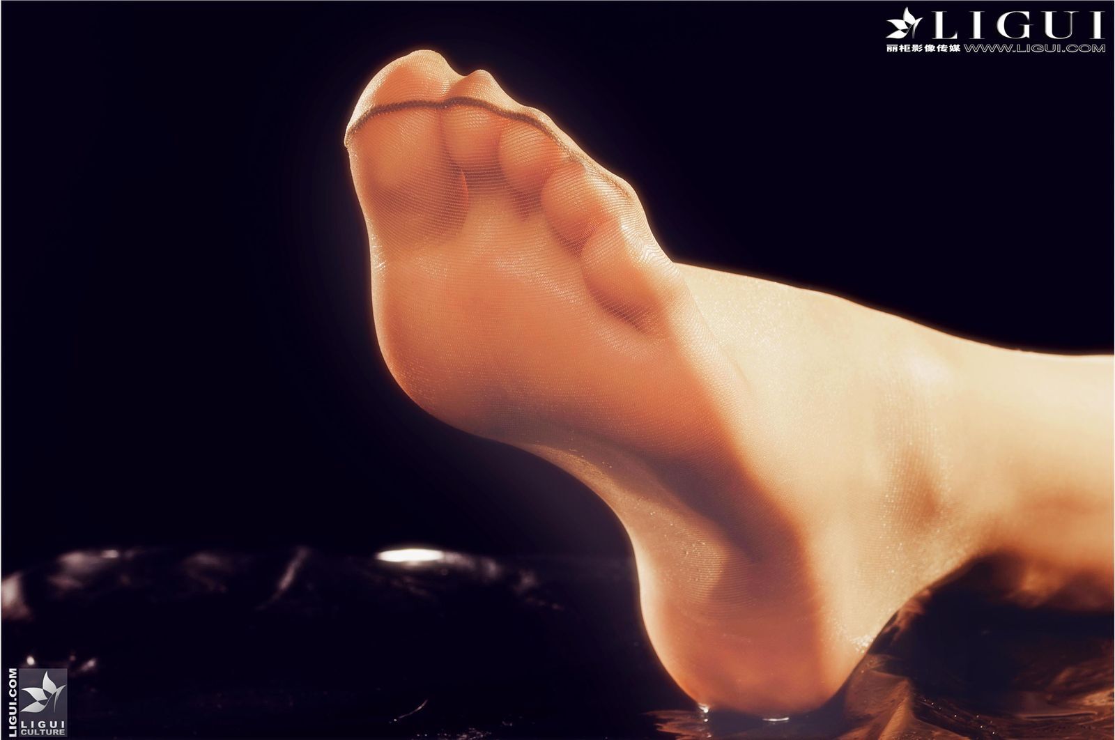 [Ligui丽柜] 美足系列 Model C C 国产性感美女图片