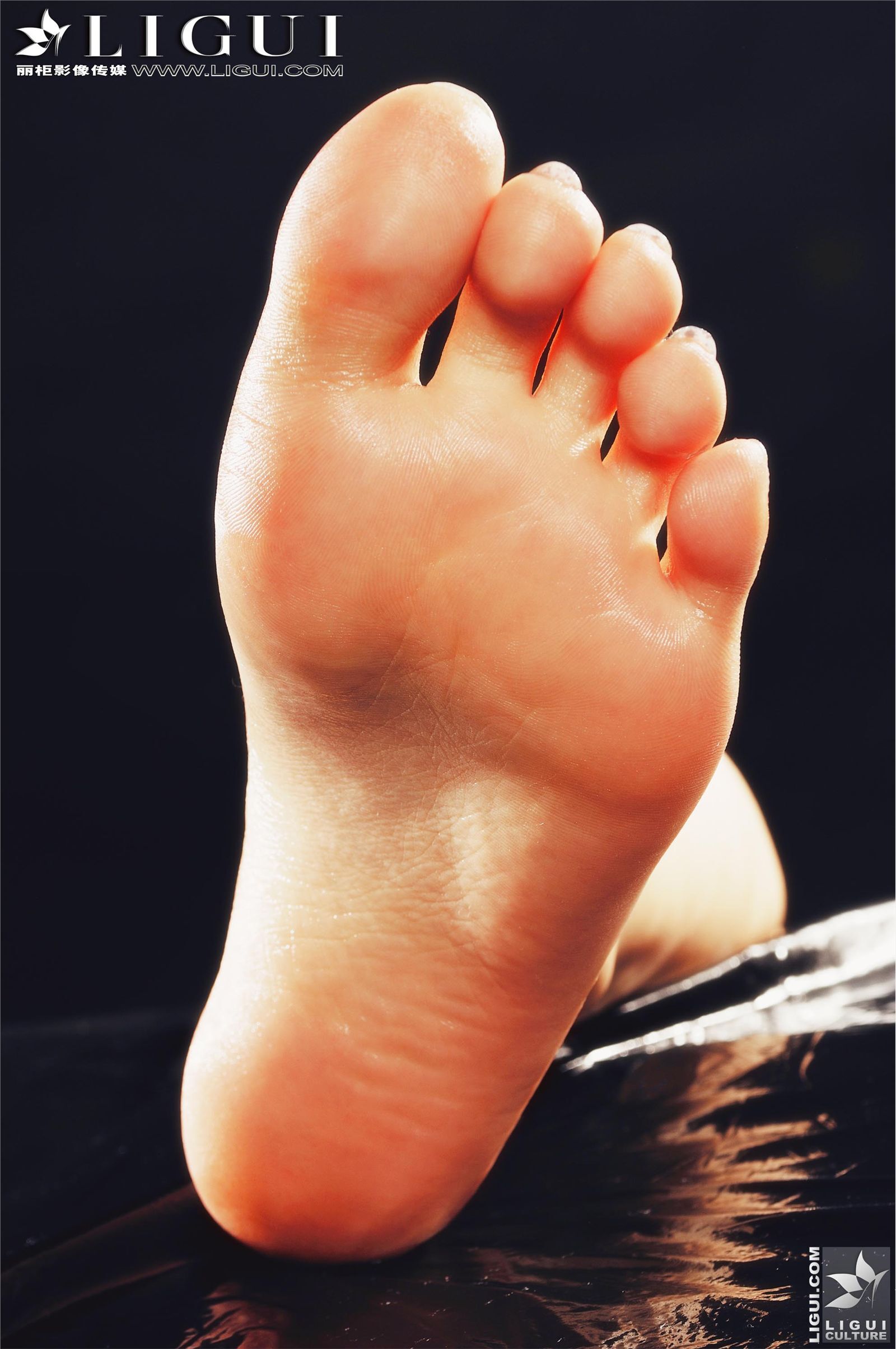 [Ligui丽柜] 美足系列 Model C C 国产性感美女图片