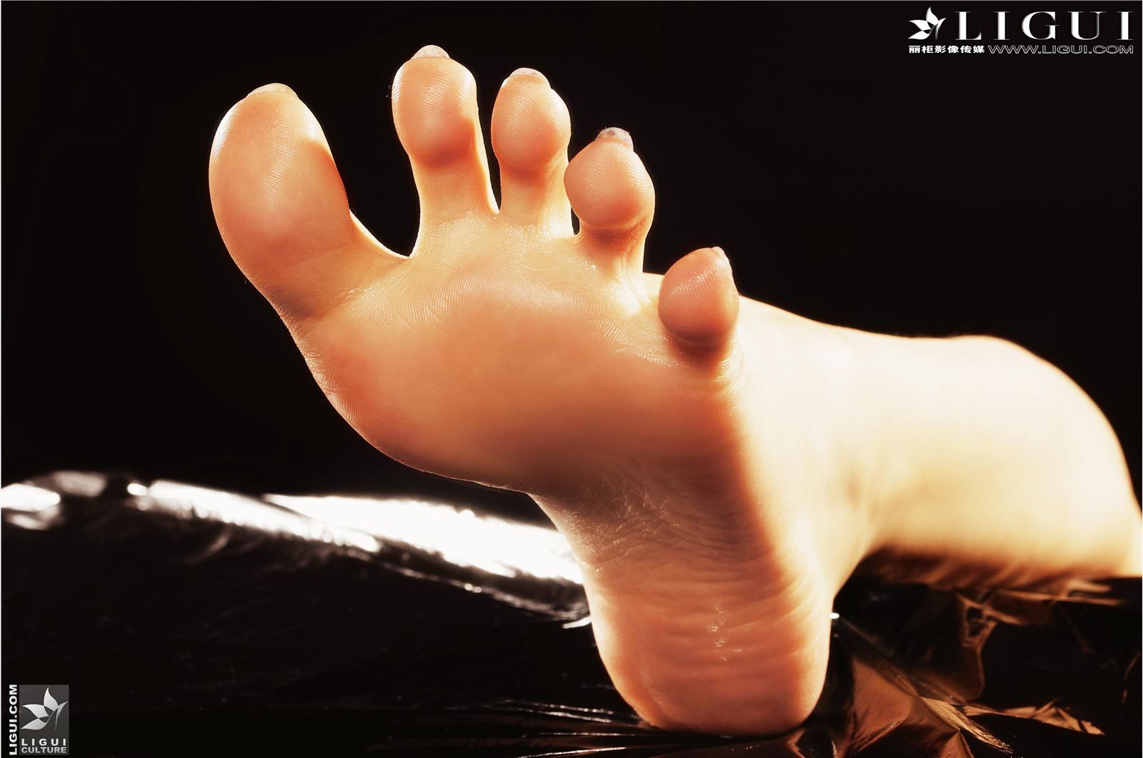 [Ligui丽柜] 美足系列 Model C C 国产性感美女图片