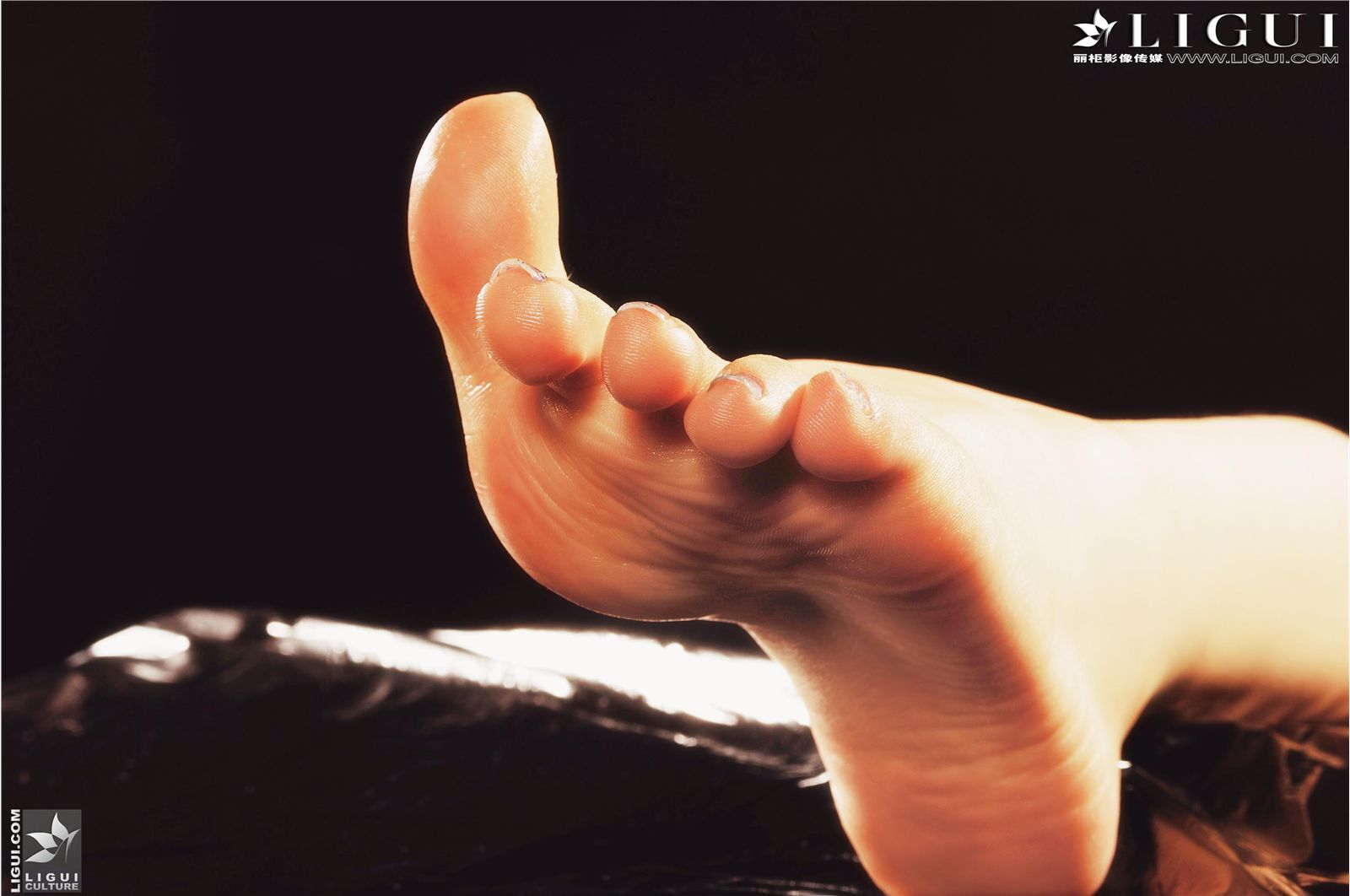 [Ligui丽柜] 美足系列 Model C C 国产性感美女图片