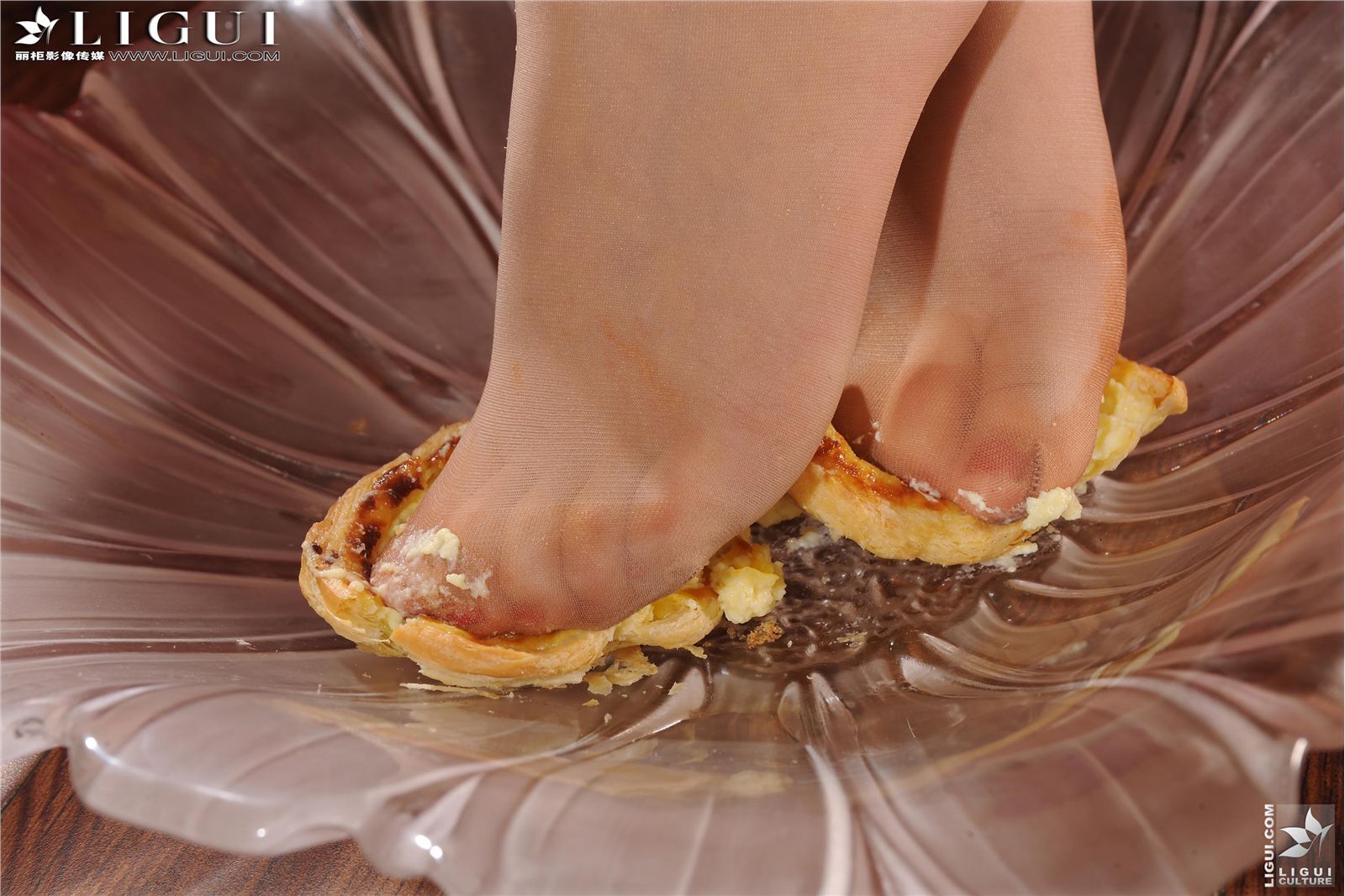 [丽柜] 20130214 典藏另类视觉 MODEL英子 性感丝袜制服套图