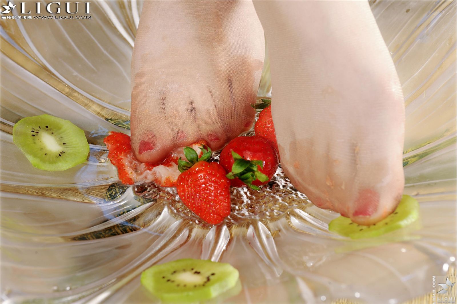 [丽柜] 2013.03.18 另类视觉 MODEL 文欣 和服诱惑