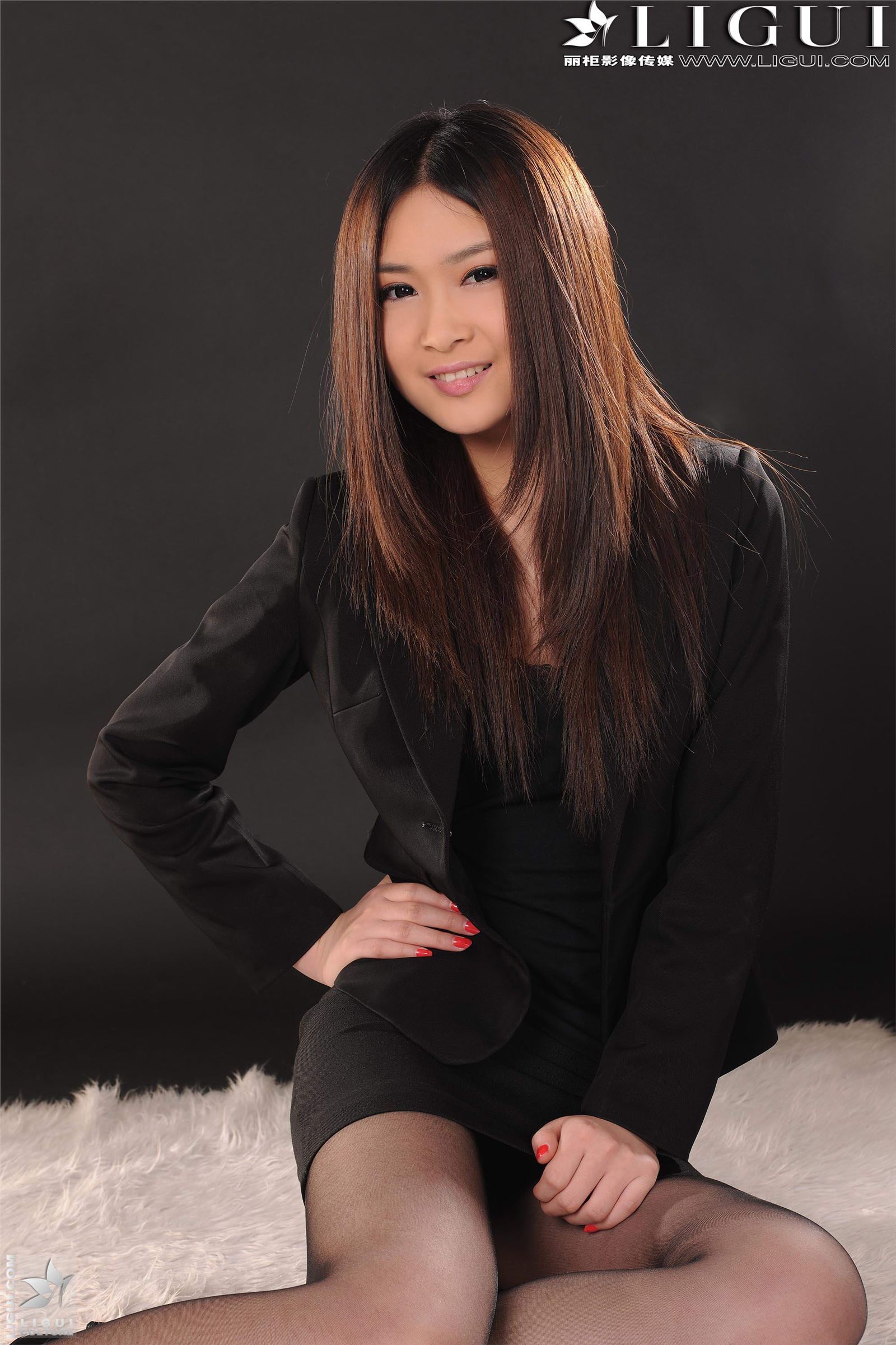 [丽柜] 2013.03.23网络丽人 MODEL 允儿 最新丝袜