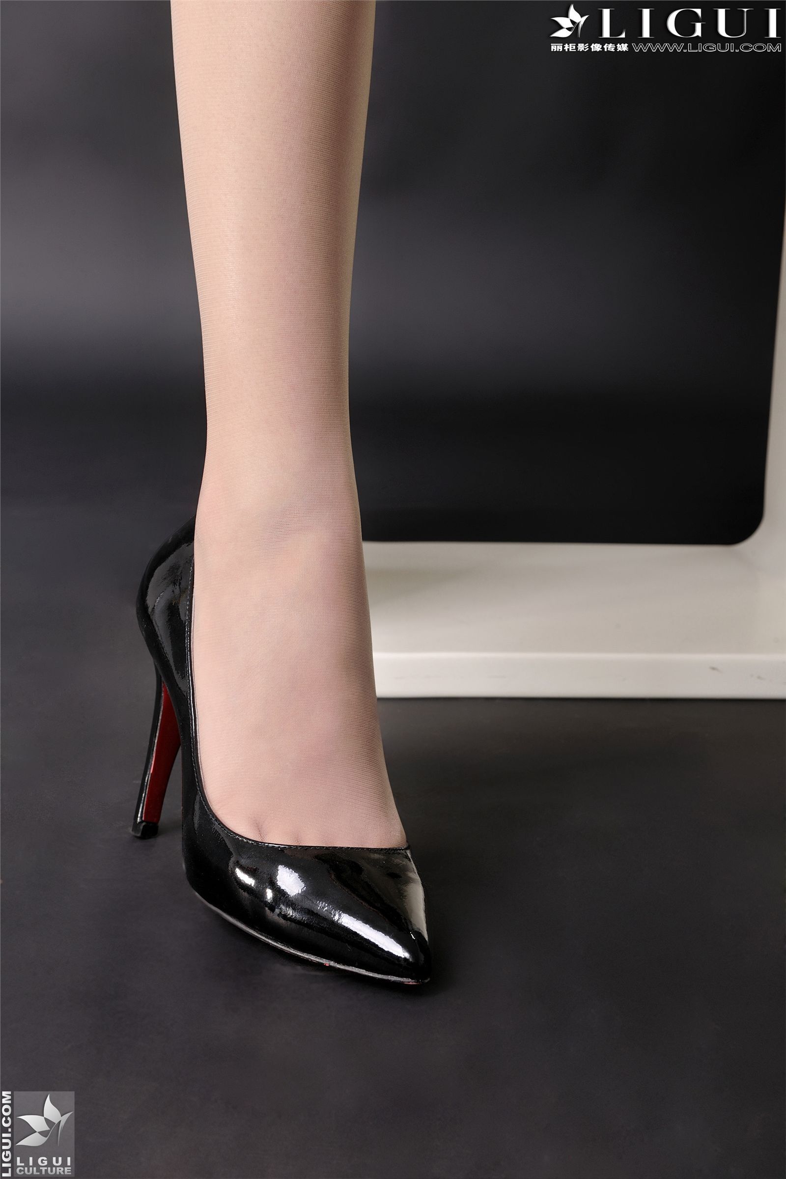 [丽柜] 20130406 网络丽人 MODEL 文欣 办公室美女制服