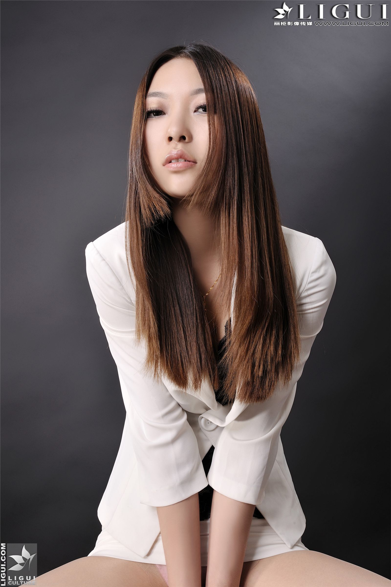 [丽柜] 2013.04.11 网络丽人 MODEL 文欣 制服丝袜