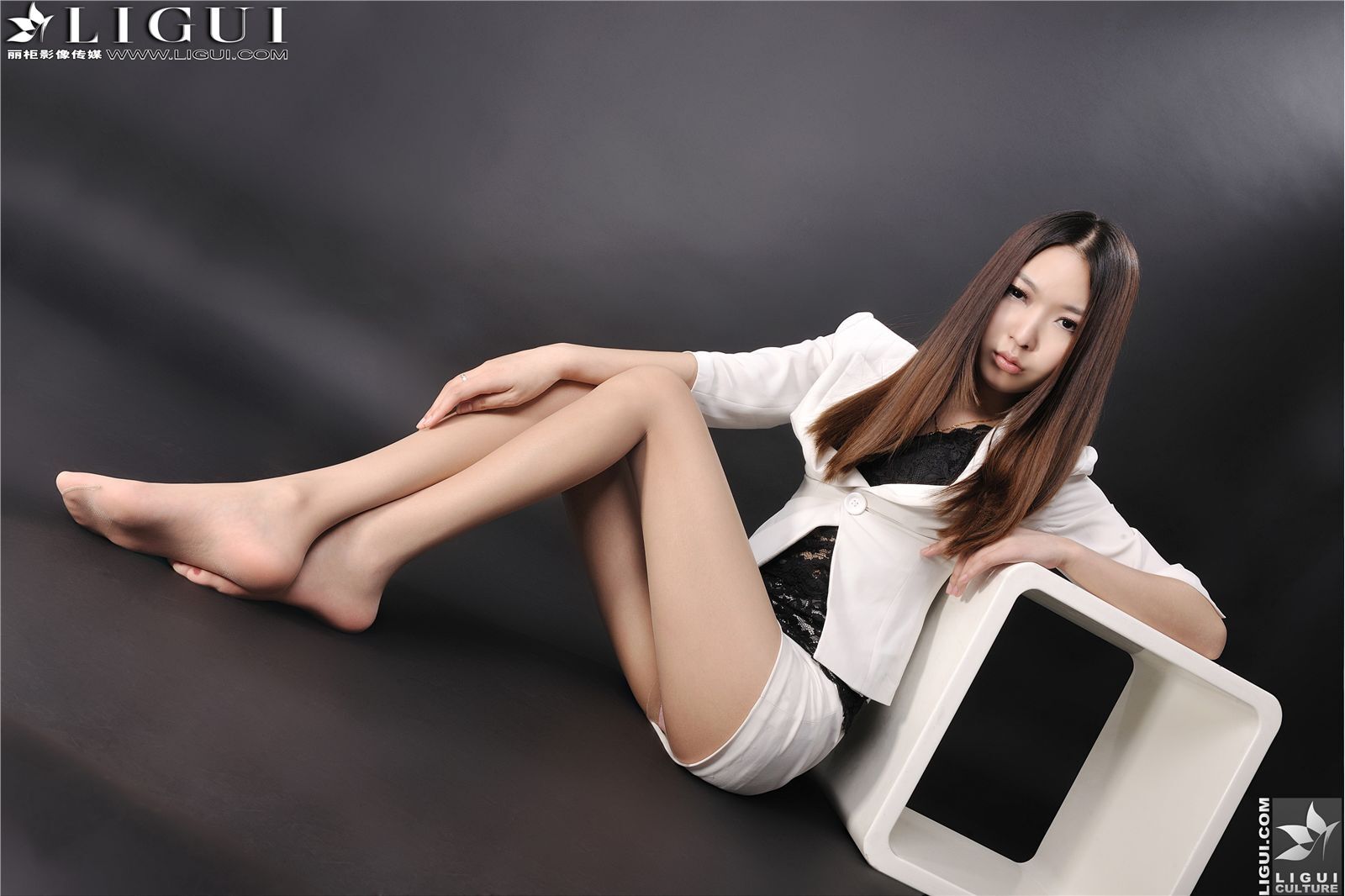 [丽柜] 2013.04.11 网络丽人 MODEL 文欣 制服丝袜