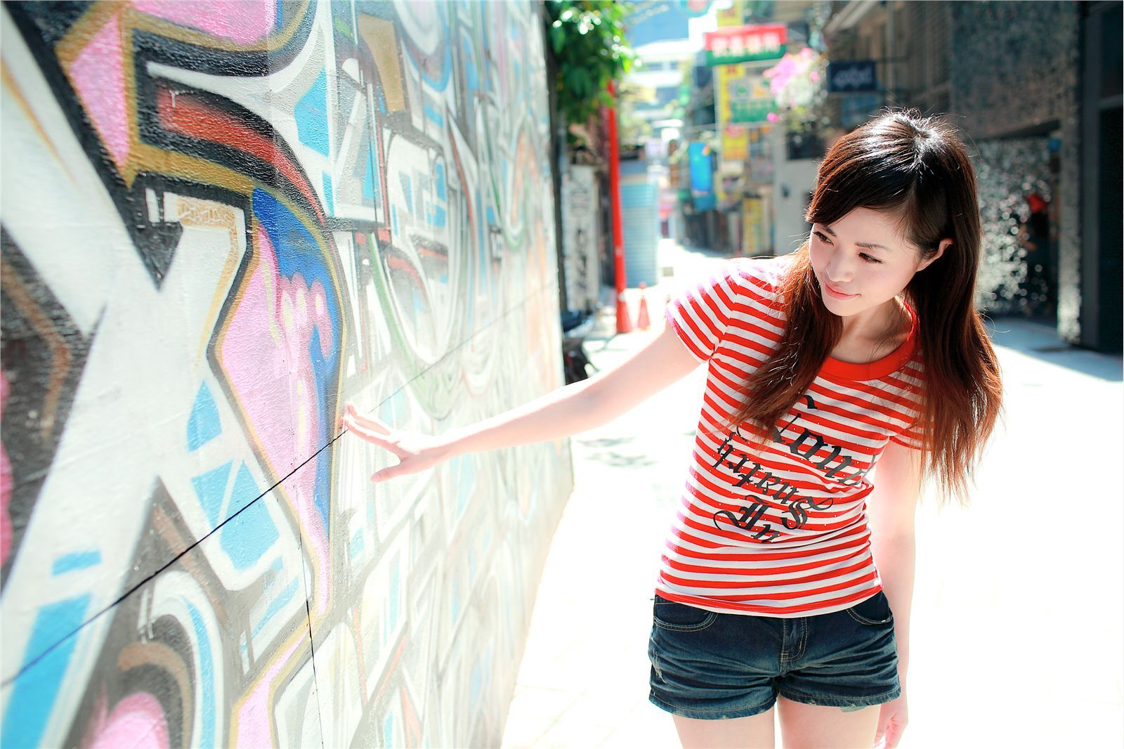 麻豆系列高清美女图片 2011年4月10日 Livia 国产性感美女