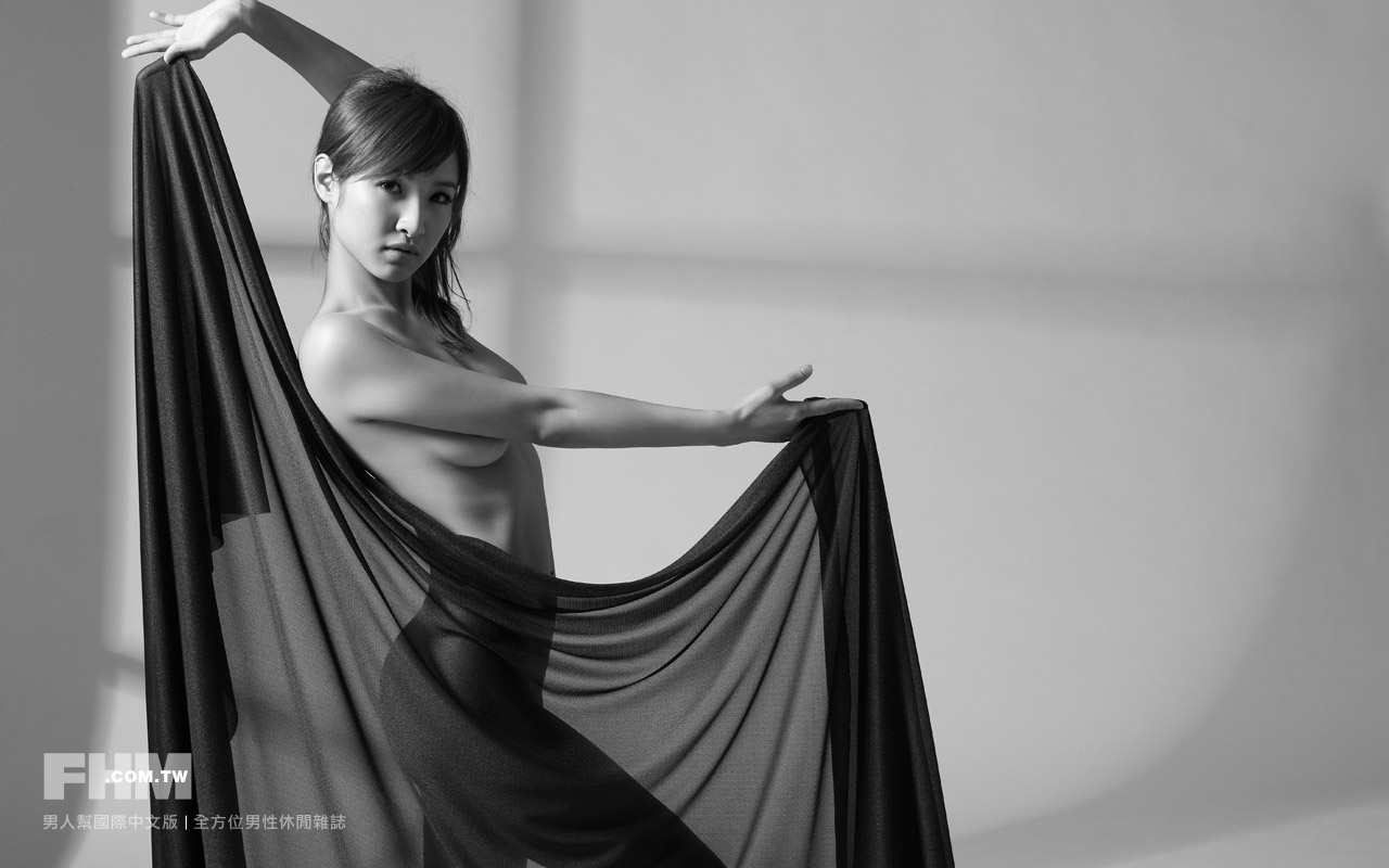 性感女郎【FHM】【男人帮】美胸半露