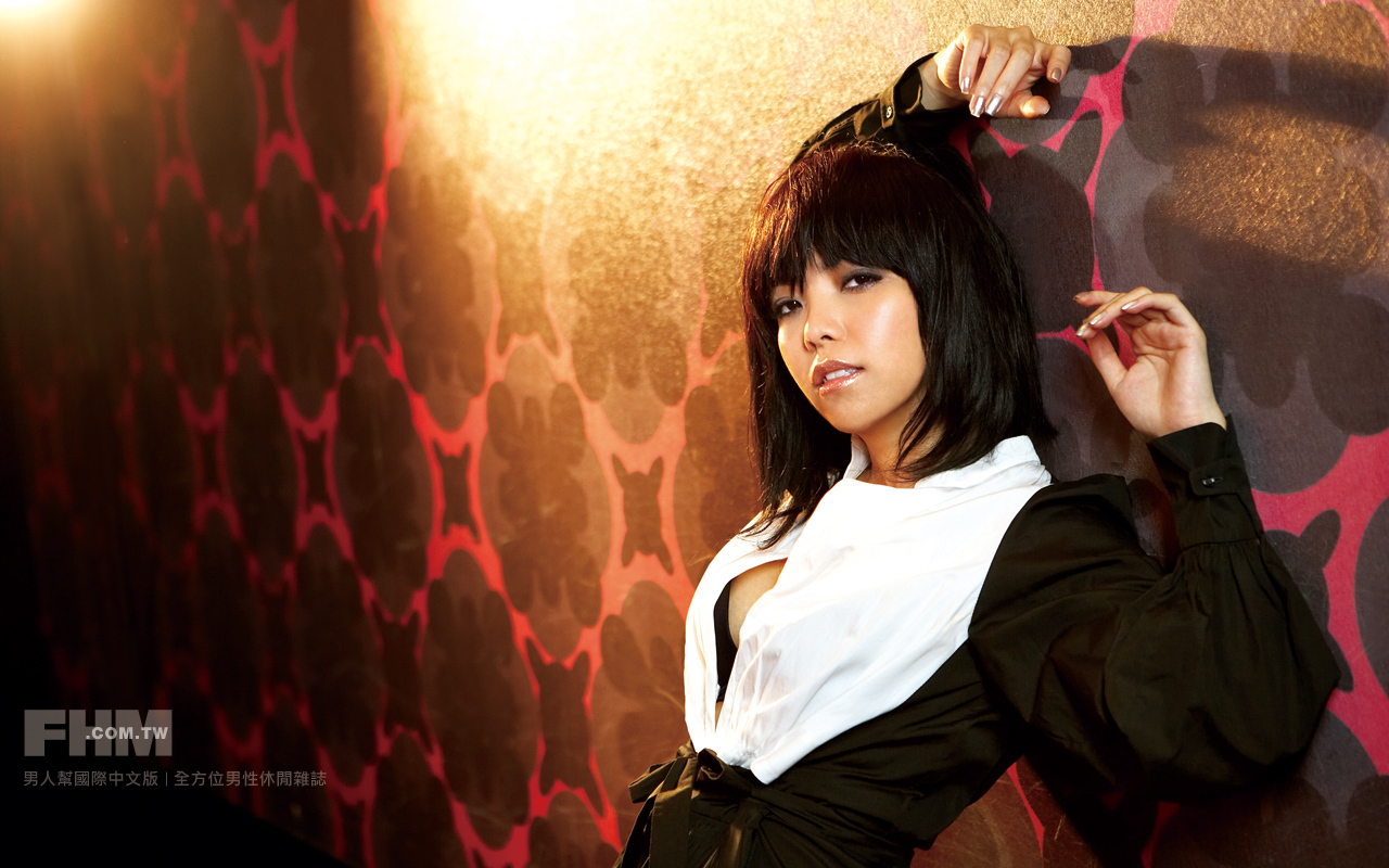 性感女郎【FHM】【男人帮】美胸半露