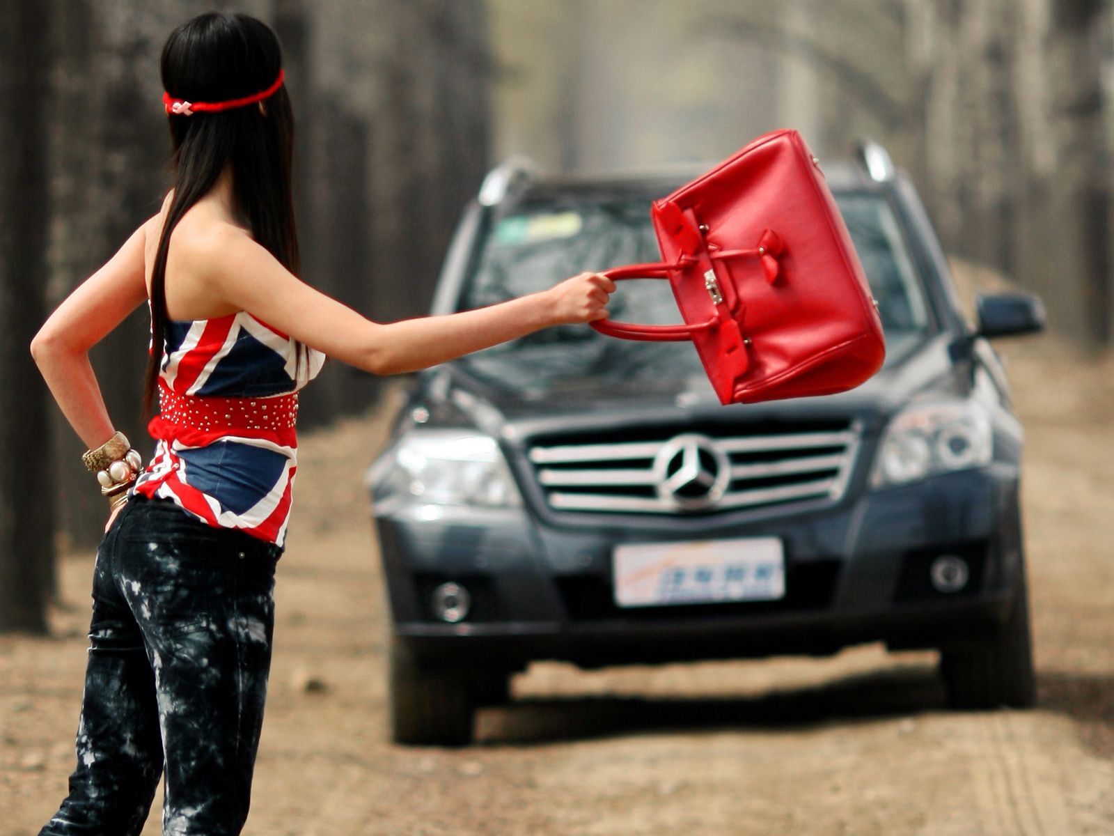 奔驰车模GLK 野外风情