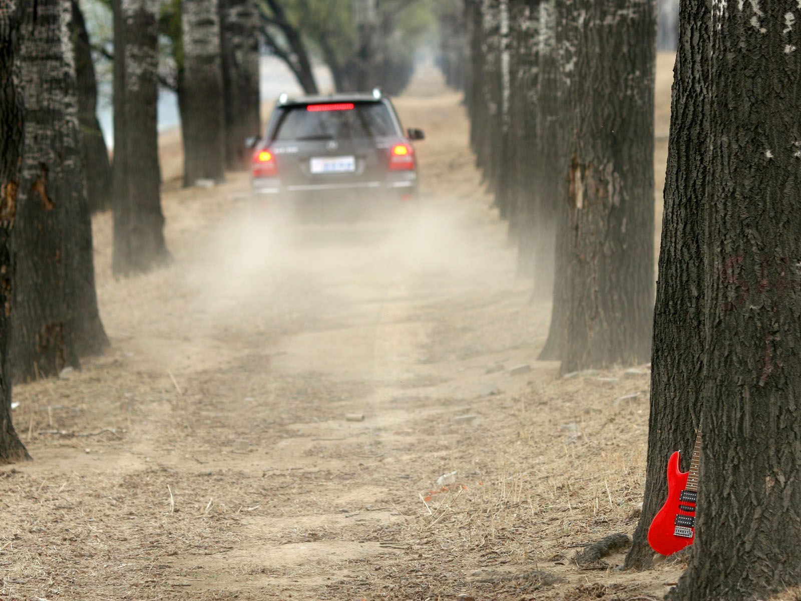奔驰车模GLK 野外风情