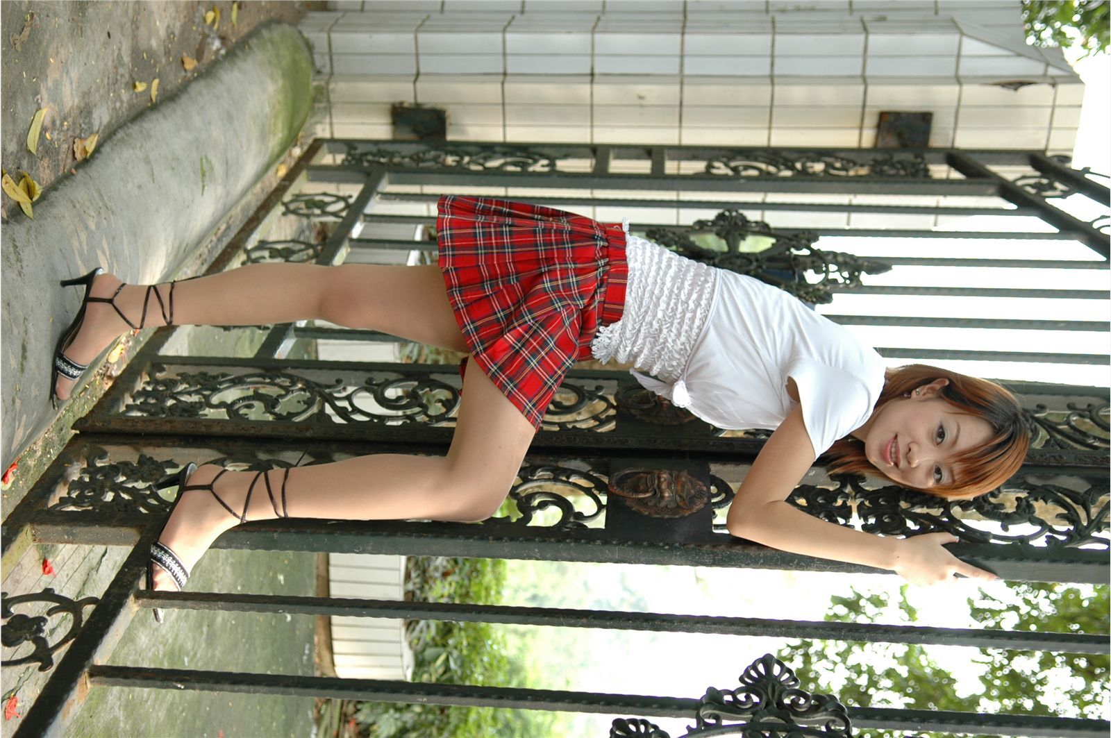 YOYO 高清美女户外秀身材