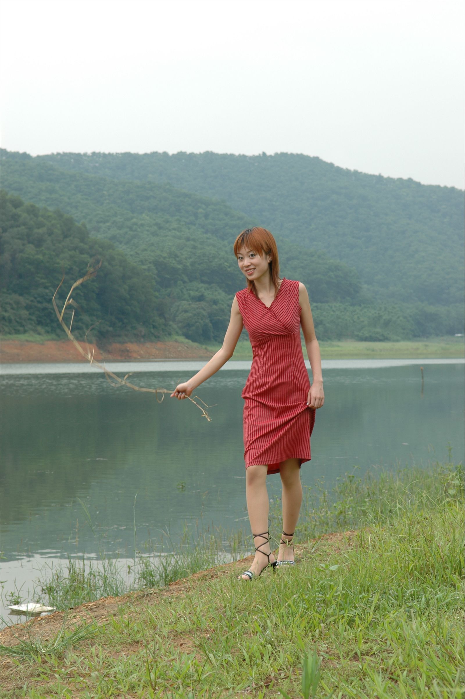 YOYO 高清美女户外秀身材