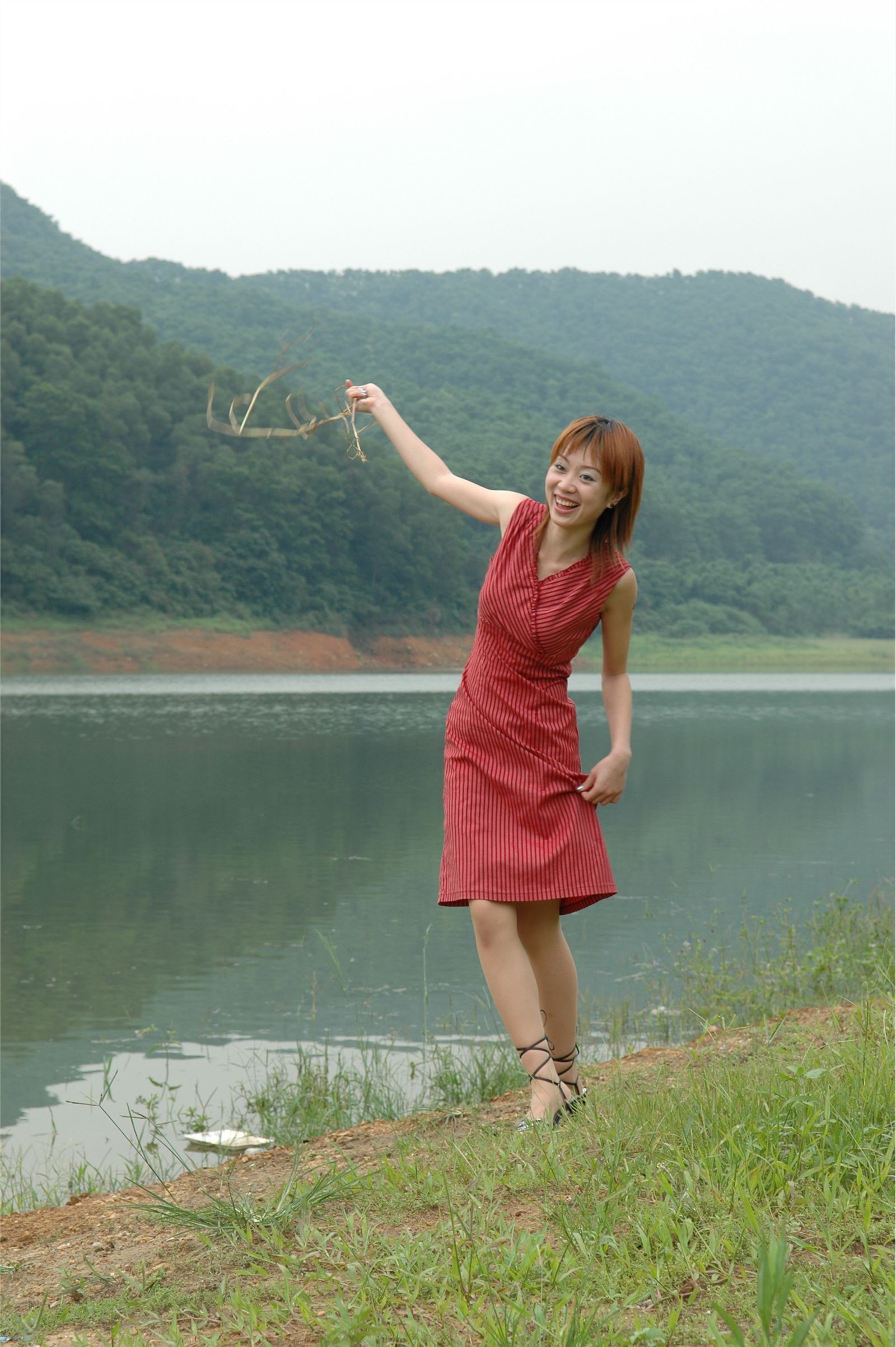 YOYO 高清美女户外秀身材