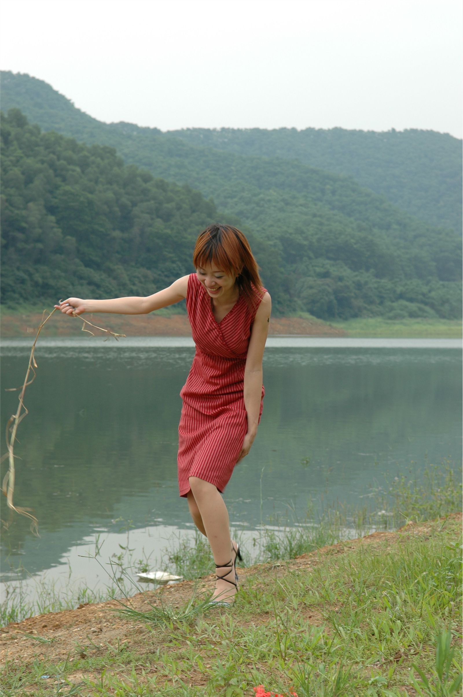 YOYO 高清美女户外秀身材