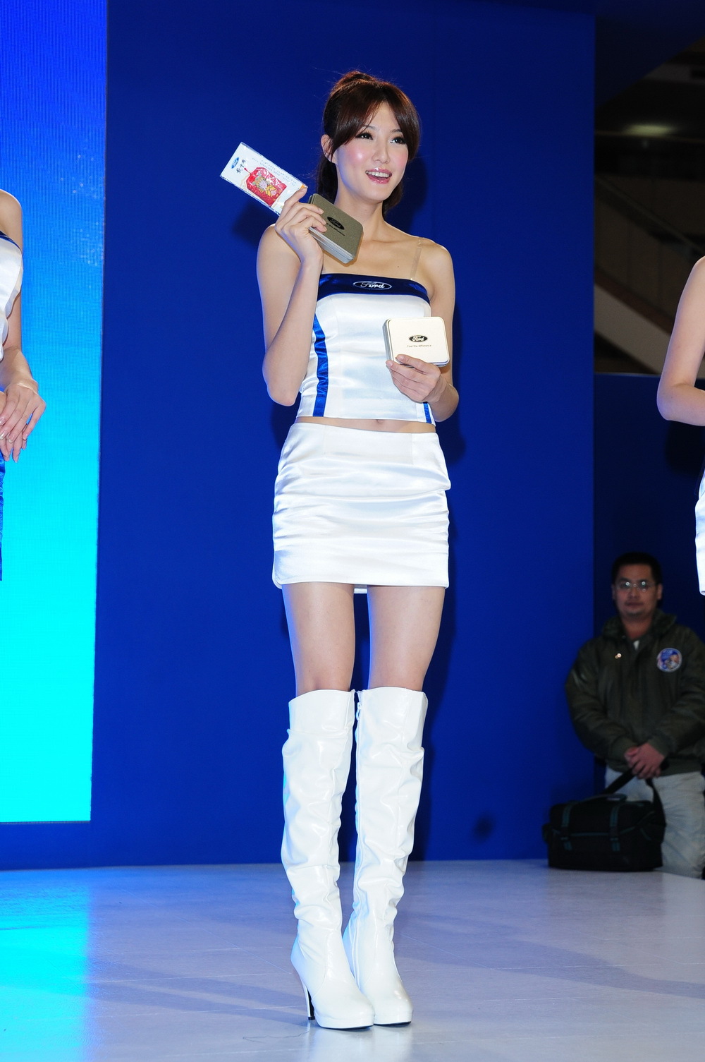 一组美艳的美女车模 名车模特套图