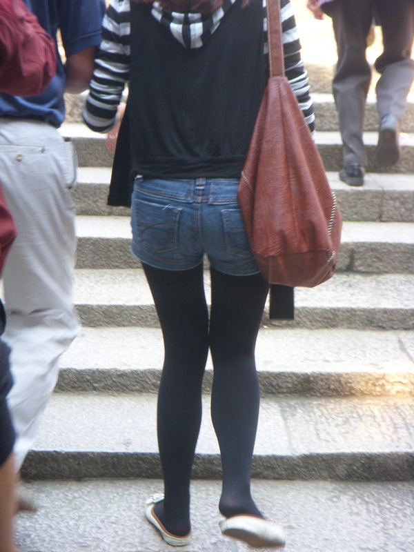 [户外街拍] 2013.08.06 公园中偶遇相当养眼的的黑丝美女