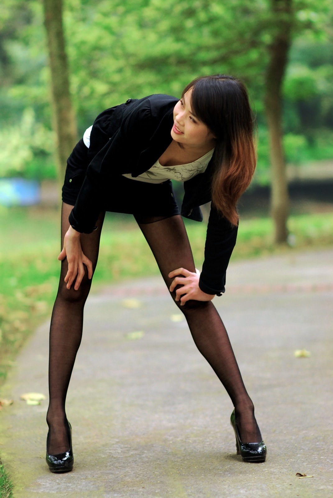 [户外街拍] 2013.07.31 超长美腿妹妹黑丝诱人