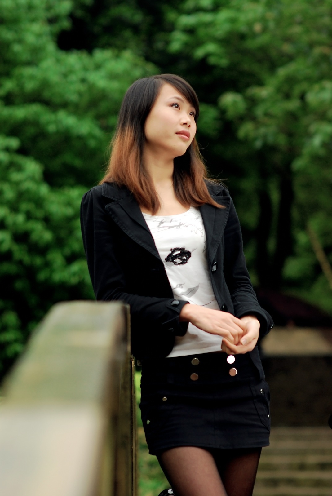 [户外街拍] 2013.07.31 超长美腿妹妹黑丝诱人