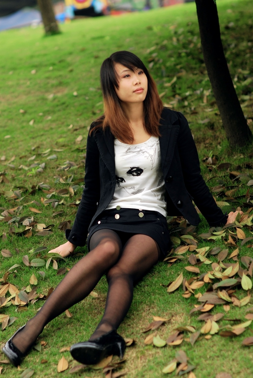 [户外街拍] 2013.07.31 超长美腿妹妹黑丝诱人