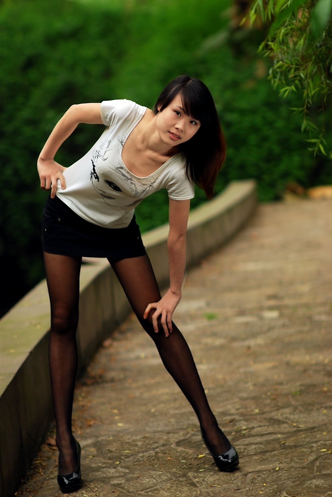 [户外街拍] 2013.07.31 超长美腿妹妹黑丝诱人