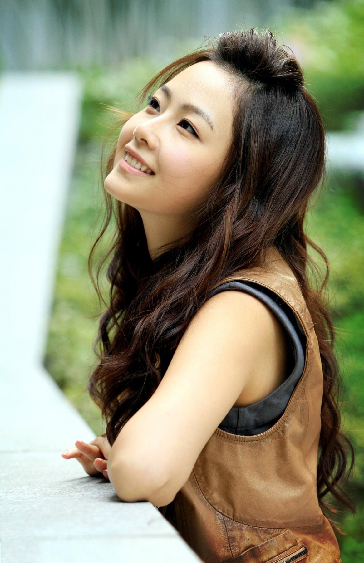 韩国明星洪秀贤 最新室写真